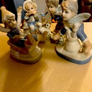 Figurines Children playing in the snow. Lardo style.